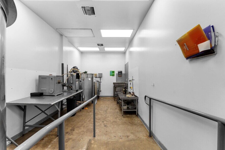 More Photos Of 7155-7159 NW 77th Ter, Miami Warehouse For Sale