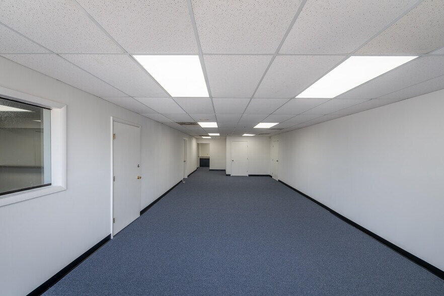 More Photos Of 6805 Stuart Ln S, Jacksonville Warehouse For Lease
