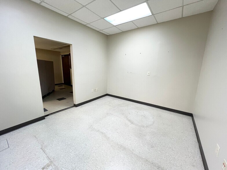 More Photos Of 100 Briarwood West Dr, Jackson Office For Lease