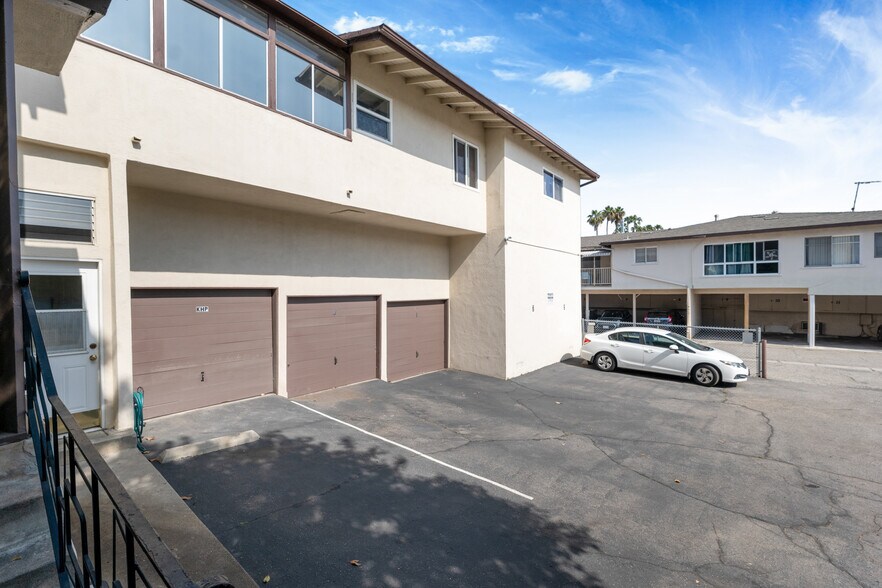 More Photos Of 14007 Moorpark St, Sherman Oaks Apartments For Sale