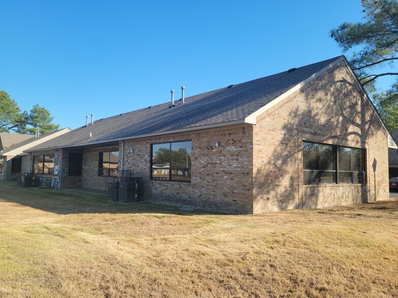 More Photos Of 2750 Colony Park Dr, Memphis Office For Sale