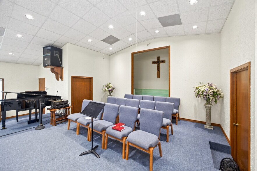 More Photos Of 11141 N Avenue L, La Porte Religious Facility For Sale