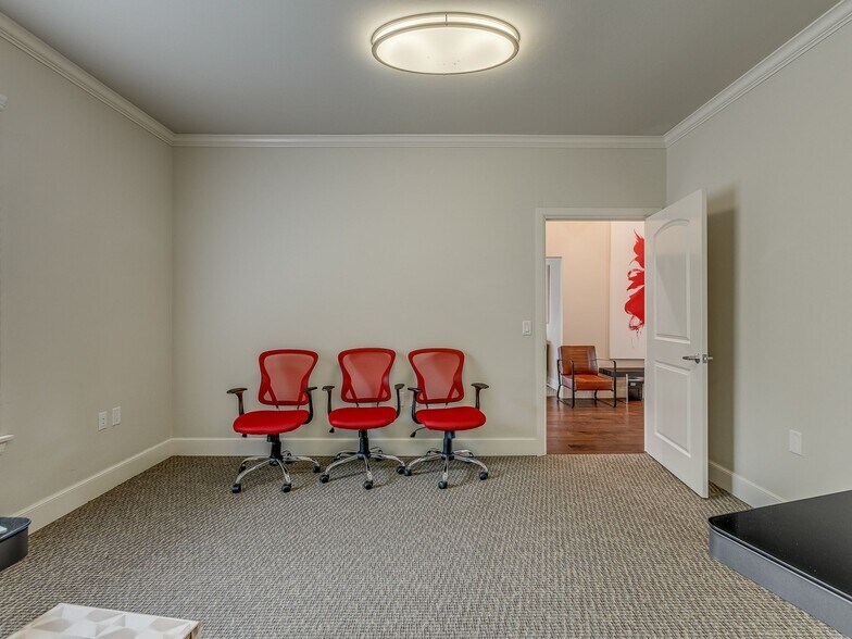 More Photos Of 2232 Bridgeview Blvd, Edmond Office Residential For Sale