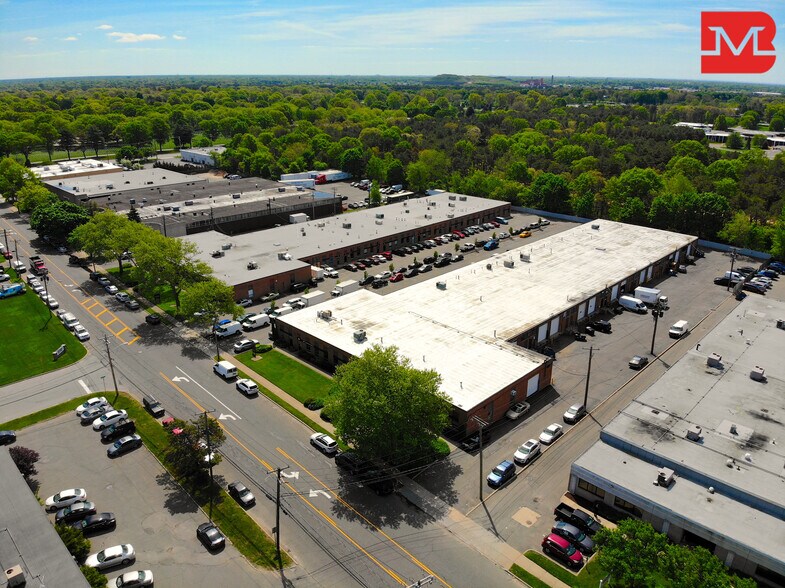 More Photos Of 195 Central Ave, Farmingdale Warehouse For Lease