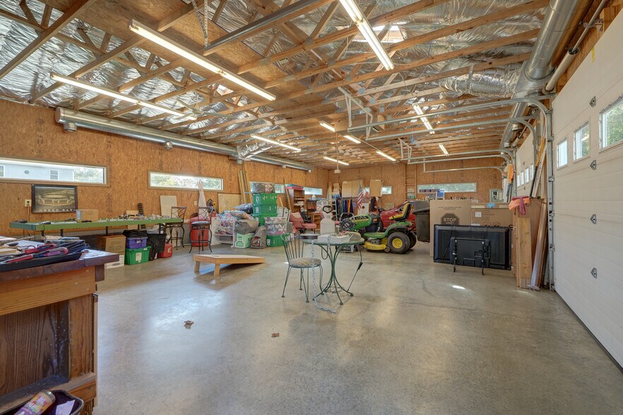 More Photos Of 2704 Lake Monticello Rd, Palmyra Parking Garage For Sale