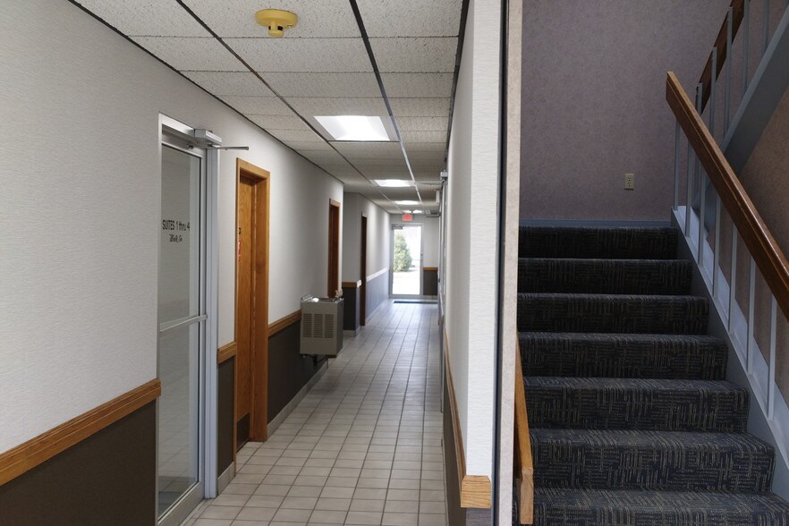 More Photos Of 555 S Industrial Dr, Hartland Office For Lease