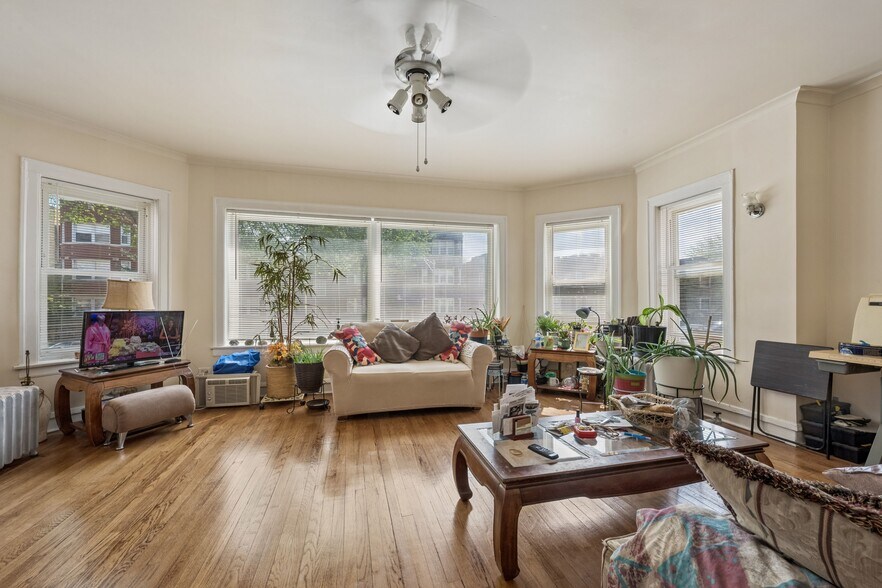 More Photos Of 8018-8020 S Eberhart Ave, Chicago Apartments For Sale