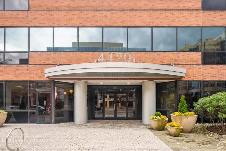 More Photos Of 4420 N Fairfax Dr, Arlington Office For Lease
