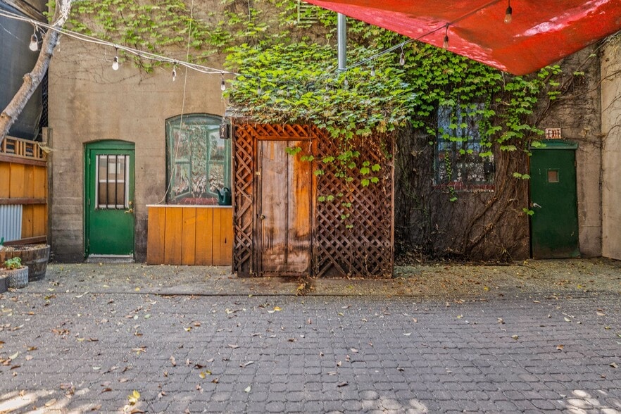 More Photos Of 131 Broadway St, Chico Restaurant For Sale