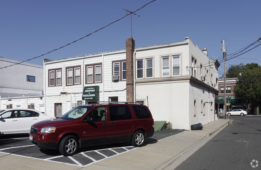 More Photos Of 21-27 Merrick Ave, Merrick Storefront Retail Office For Lease