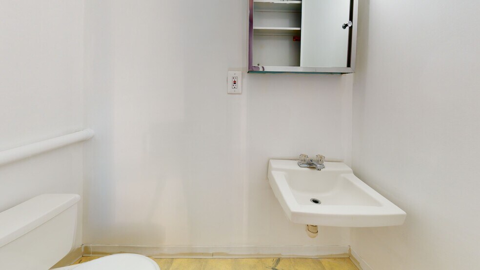 More Photos Of 4600 Duke St, Alexandria Apartments For Sale