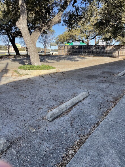 More Photos Of 16302 San Pedro Ave, San Antonio Veterinarian Kennel For Lease