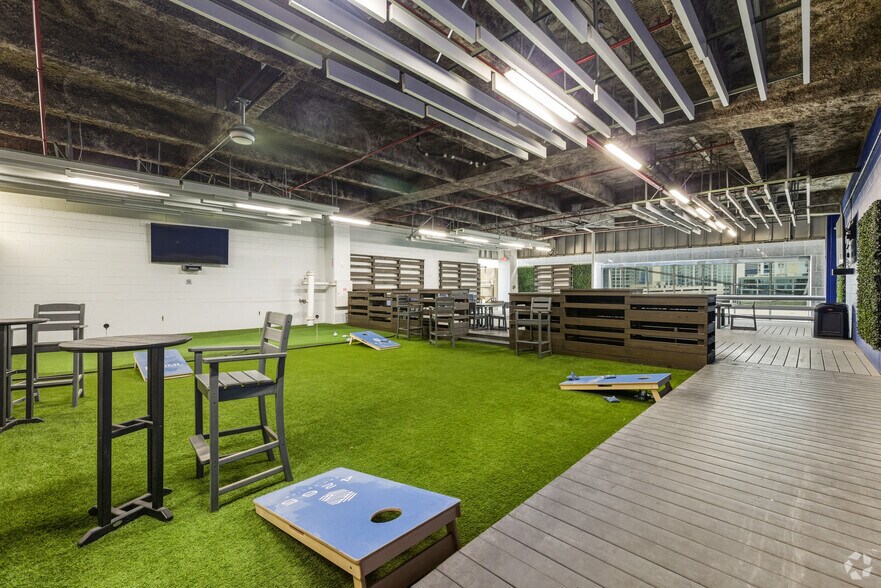 More Photos Of 4265 San Felipe St, Houston Office For Lease