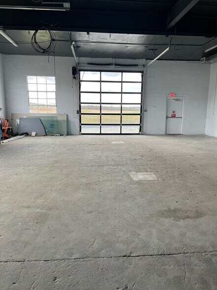 More Photos Of 1140 Chambersburg Rd, Gettysburg Light Distribution For Lease