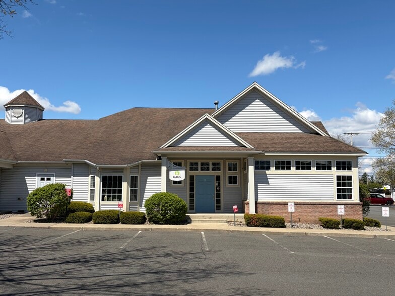 More Photos Of 10 Blacksmith Dr, Mechanicville Office For Lease