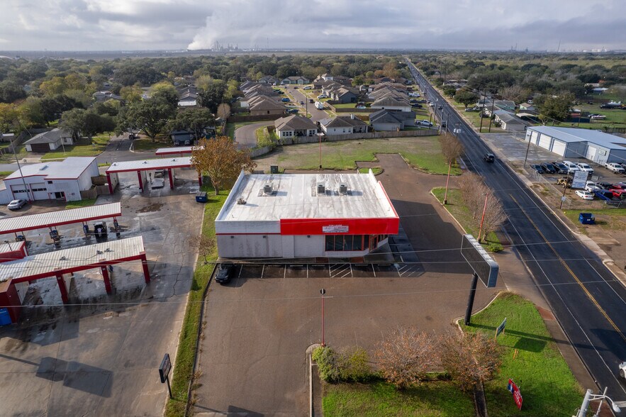 More Photos Of 10765 Leopard St, Corpus Christi Freestanding For Sale