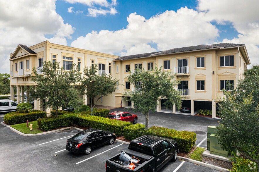 More Photos Of 1110 Pine Ridge Rd, Naples Office For Lease