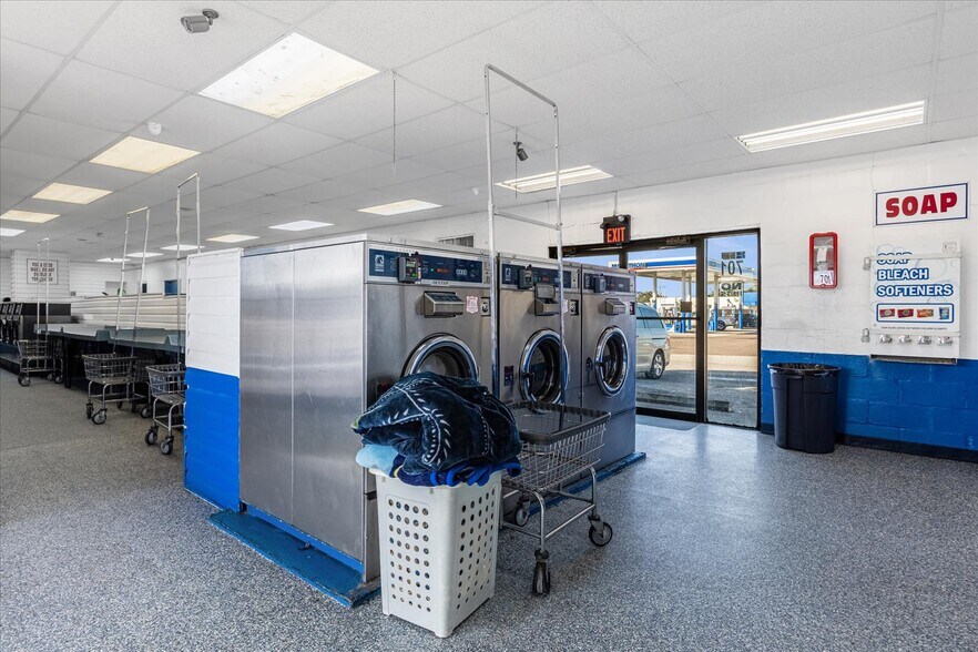 More Photos Of 701 E Canal St, Mulberry Convenience Store For Sale