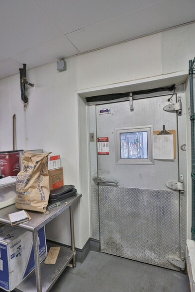 More Photos Of 3040 Capps Way, Opelika Restaurant For Sale