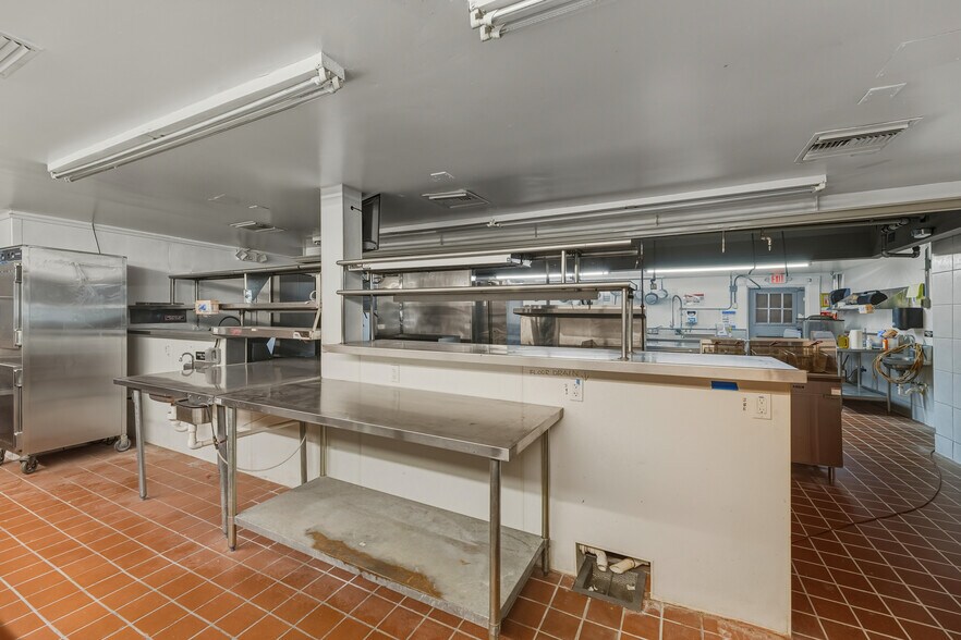 More Photos Of 300 N Cocoa Blvd, Cocoa Restaurant For Lease