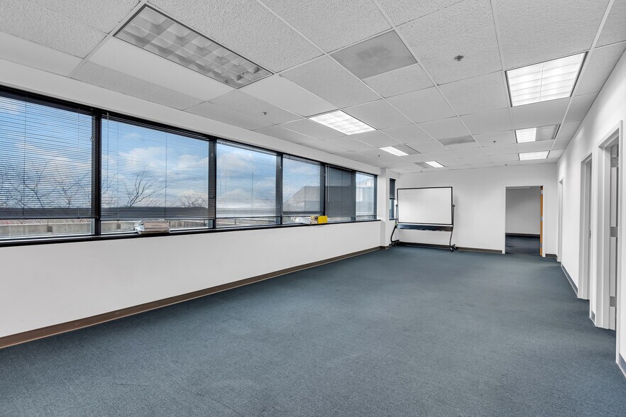 More Photos Of 1433 Hooper Ave, Toms River Office For Lease