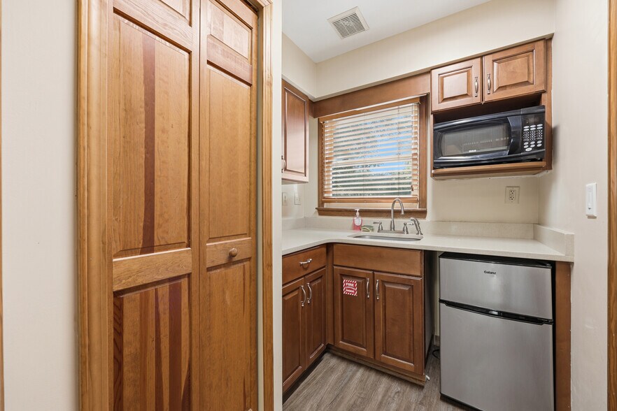 More Photos Of 1734 Kingsley Ave, Orange Park Office For Sale