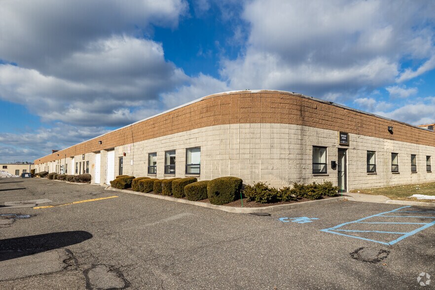 More Photos Of 66 S 2nd St, Bay Shore Warehouse For Lease