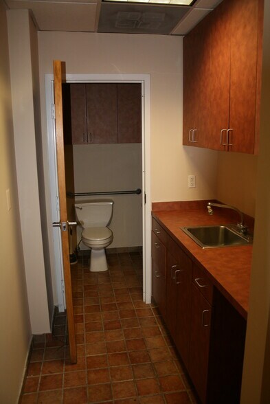 More Photos Of 8390 Terminal Rd, Lorton Warehouse For Lease