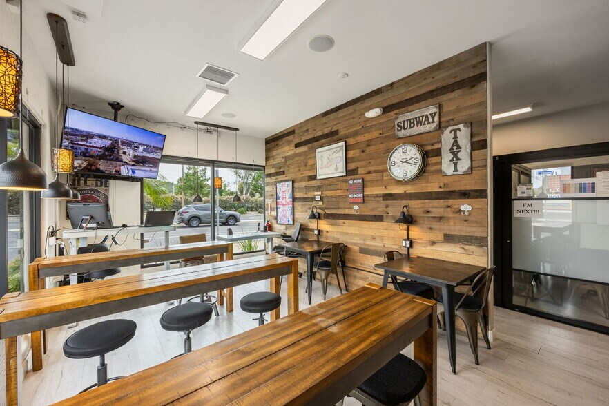 More Photos Of 20605 Soledad Canyon Rd, Canyon Country Office For Sale