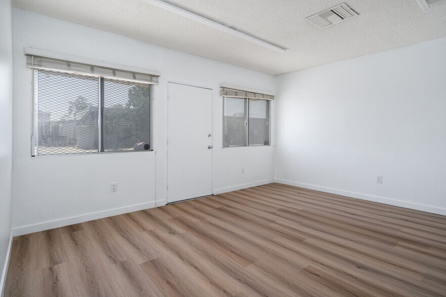 More Photos Of 320 Kentucky St, Bakersfield Manufacturing For Sale