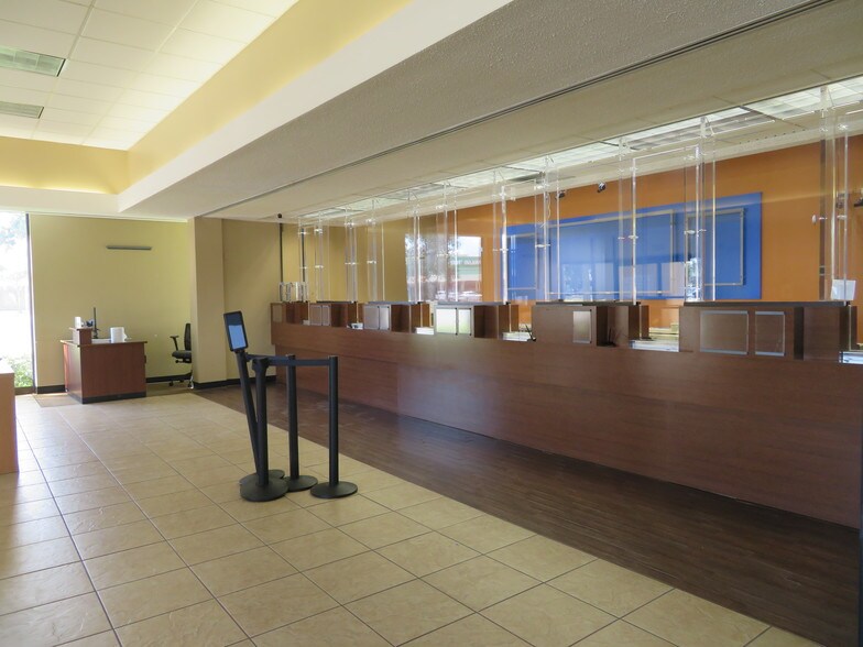 More Photos Of 300 E Dania Beach Blvd, Dania Bank For Lease