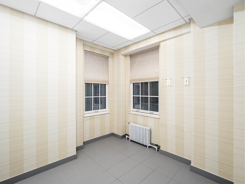 More Photos Of 901-903 Lexington Ave, New York Apartments For Lease