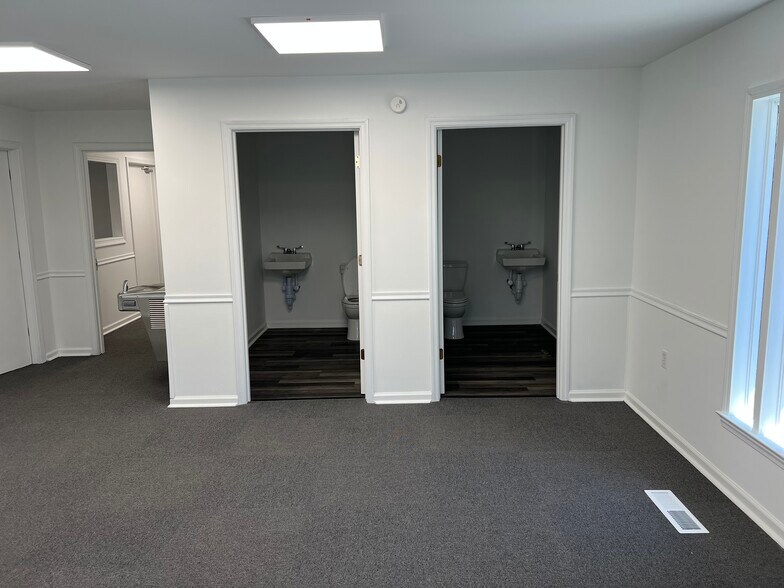 More Photos Of 148 E Peacock St, Cochran Medical For Sale