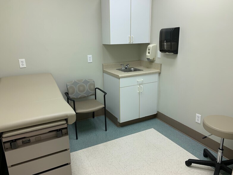 More Photos Of 25 Hospital Center Blvd, Hilton Head Medical For Lease