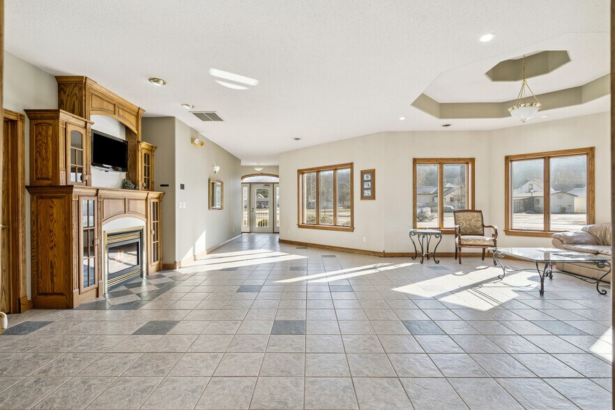 More Photos Of 702 Short St, Decorah Office For Sale