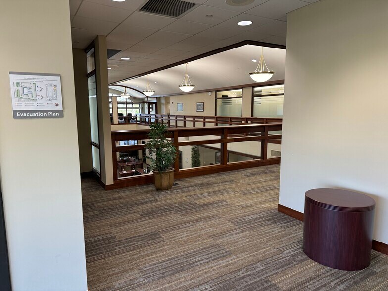 More Photos Of 109 Veterans Pky, Yorkville Office For Lease