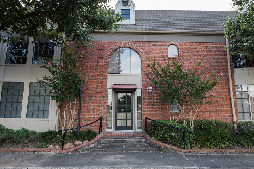 More Photos Of 16815 Royal Crest Dr, Houston Loft Creative Space For Sale