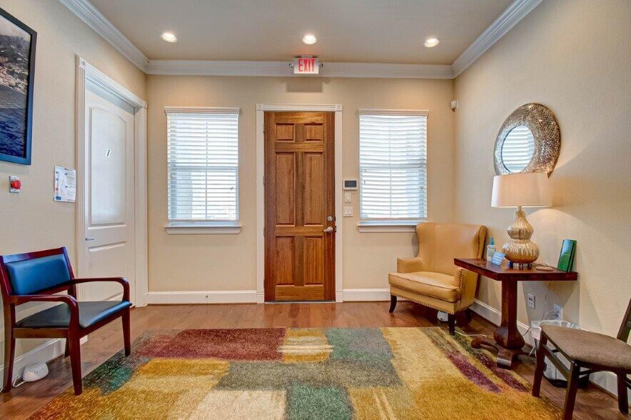 More Photos Of 303 Longmire Rd, Conroe Office For Lease