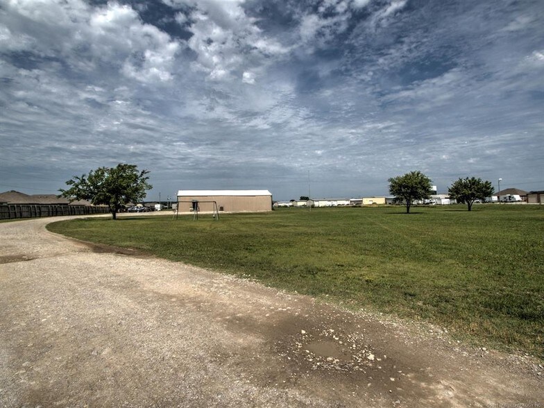 More Photos Of 15148 S 33rd West Ave, Glenpool Manufacturing For Lease