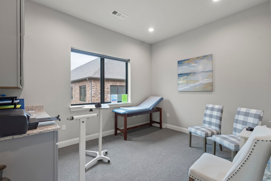 More Photos Of 4425 Plano Pkwy, Carrollton Office For Lease