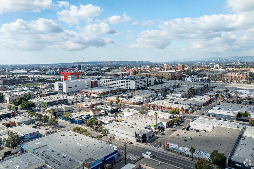 More Photos Of 3201-3215 S Broadway, Los Angeles Warehouse For Sale