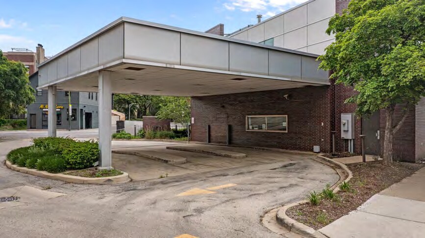 More Photos Of 1640 W Fullerton Ave, Chicago Bank For Sale