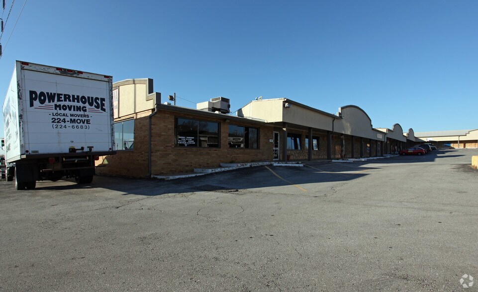 More Photos Of 1305-1331 W 40 Hwy, Blue Springs Unknown For Lease