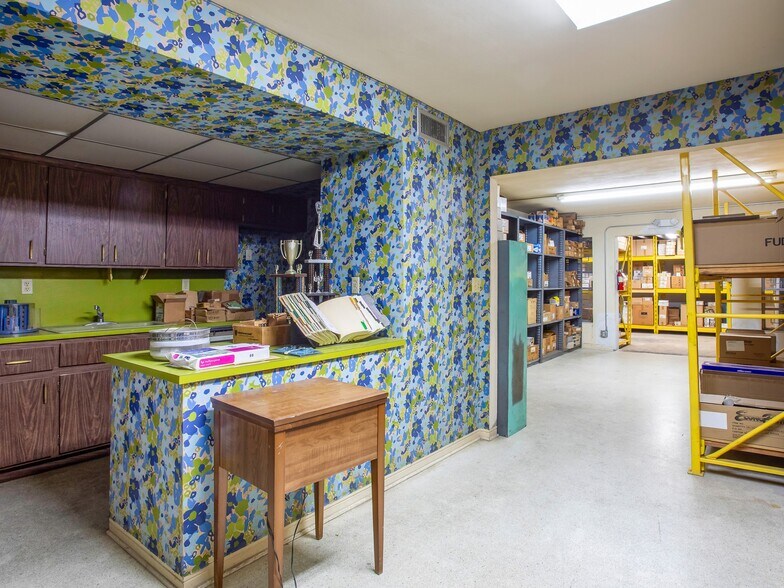 More Photos Of 249 W 29th St, Hialeah Freestanding For Sale