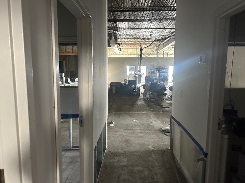 More Photos Of 45 Sarah Dr, Farmingdale Warehouse For Sale