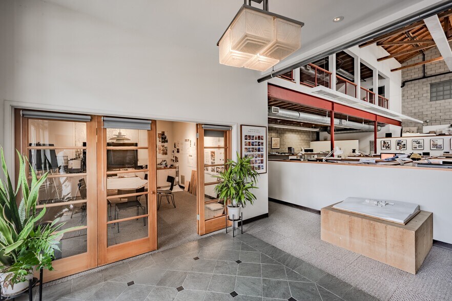 More Photos Of 1556 17th St, Santa Monica Office For Sale