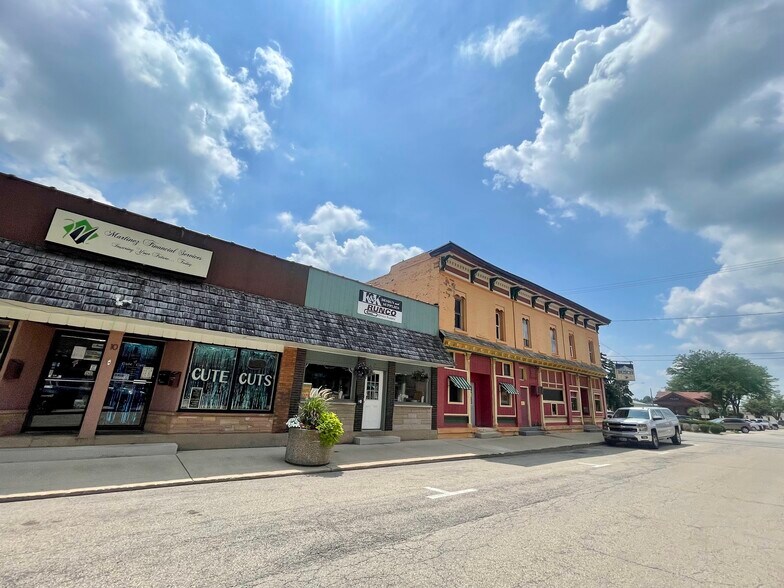 More Photos Of 2 E Main St, Plano Storefront Retail Residential For Sale