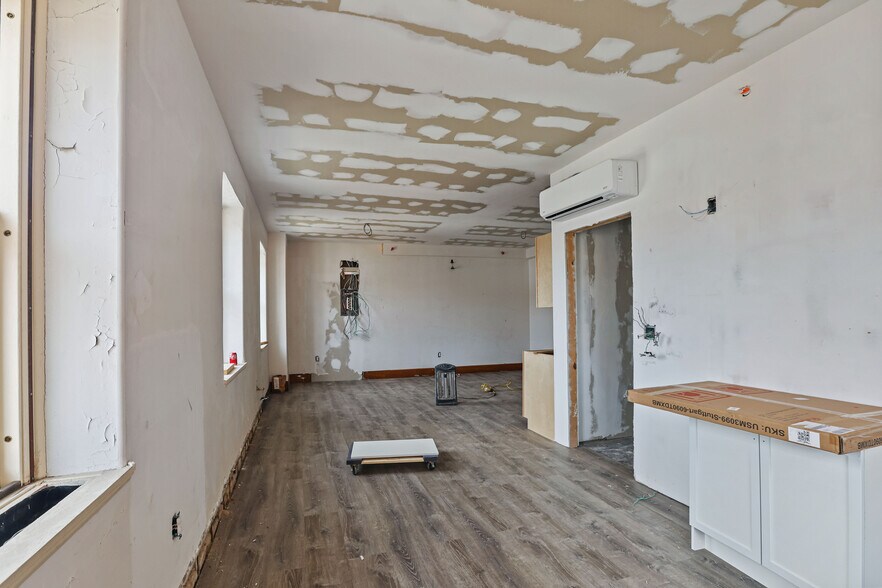 More Photos Of 255 Main St, Pawtucket Office For Sale