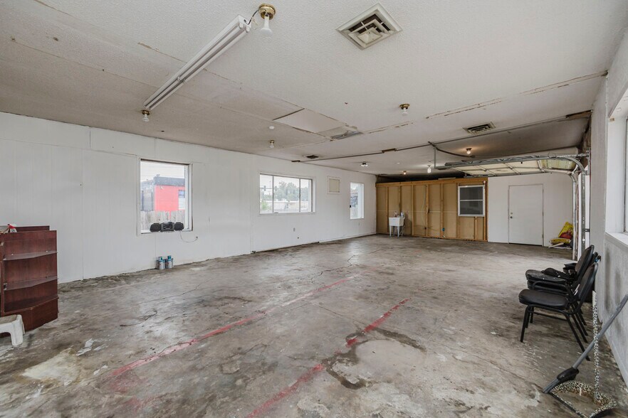 More Photos Of 2013 S Broadway St, Wichita Auto Dealership For Sale