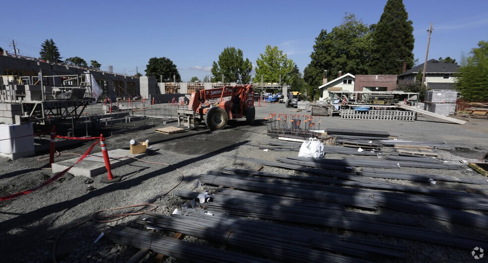 More Photos Of 5035 NE Sandy Blvd, Portland Storefront Retail Office For Lease